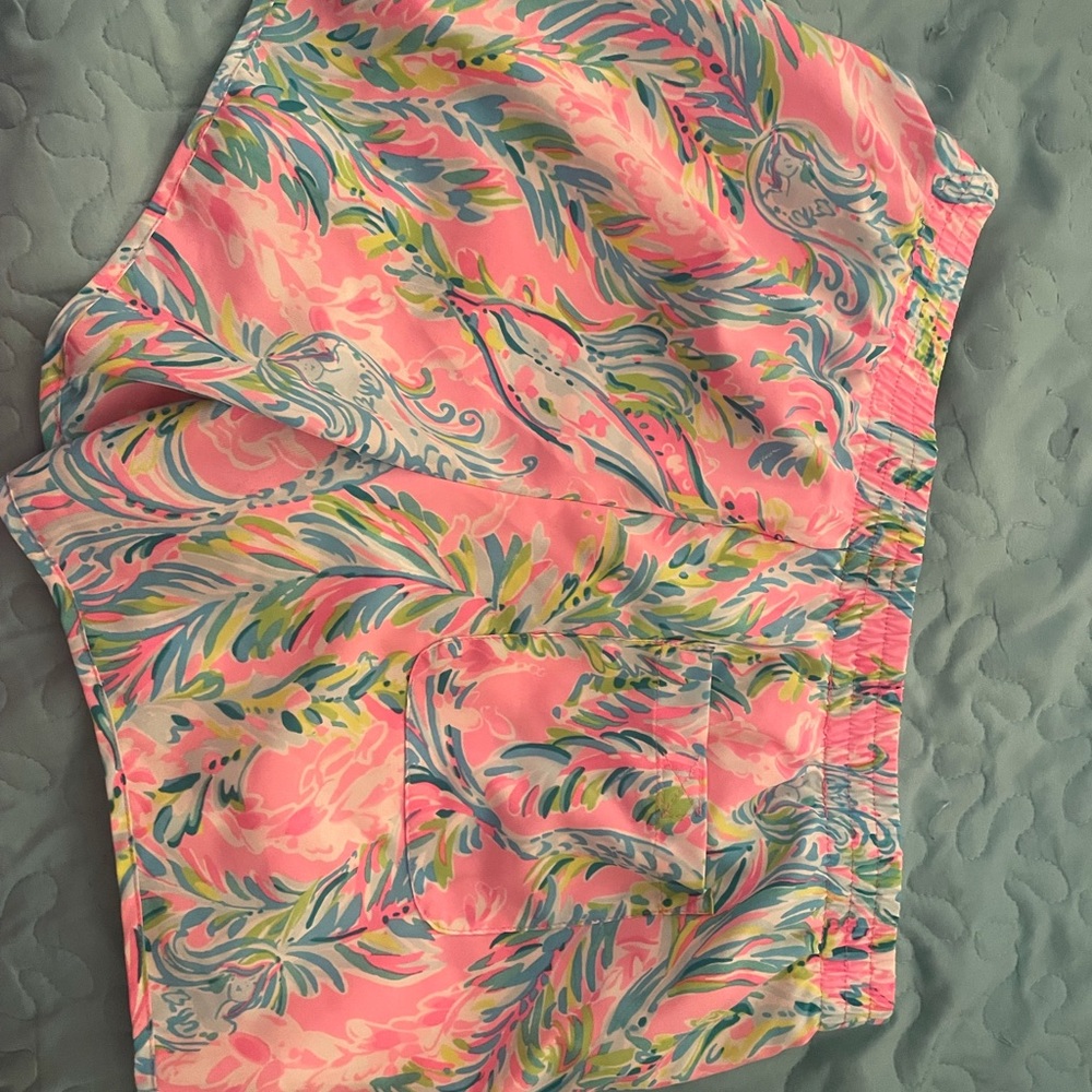 Like new - Lilly Pulitzer luxletic shorts!